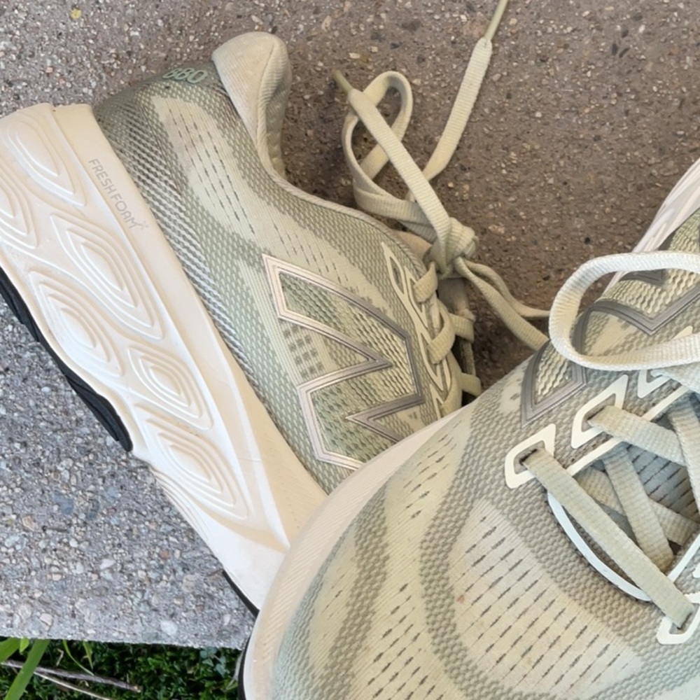 New Balance Women's 880 size 9